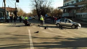 Accident grav la Roșiorii de Vede. Un motociclist a fost spulberat de o mașină | VIDEO