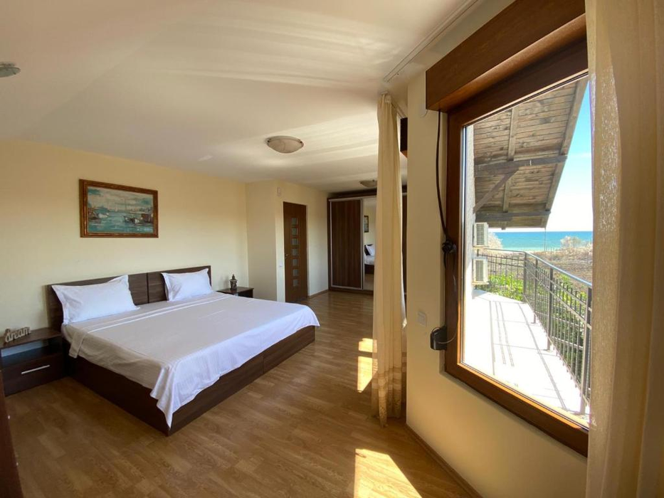 Vila lui Alexandru Arșinel. Sursă foto: booking
