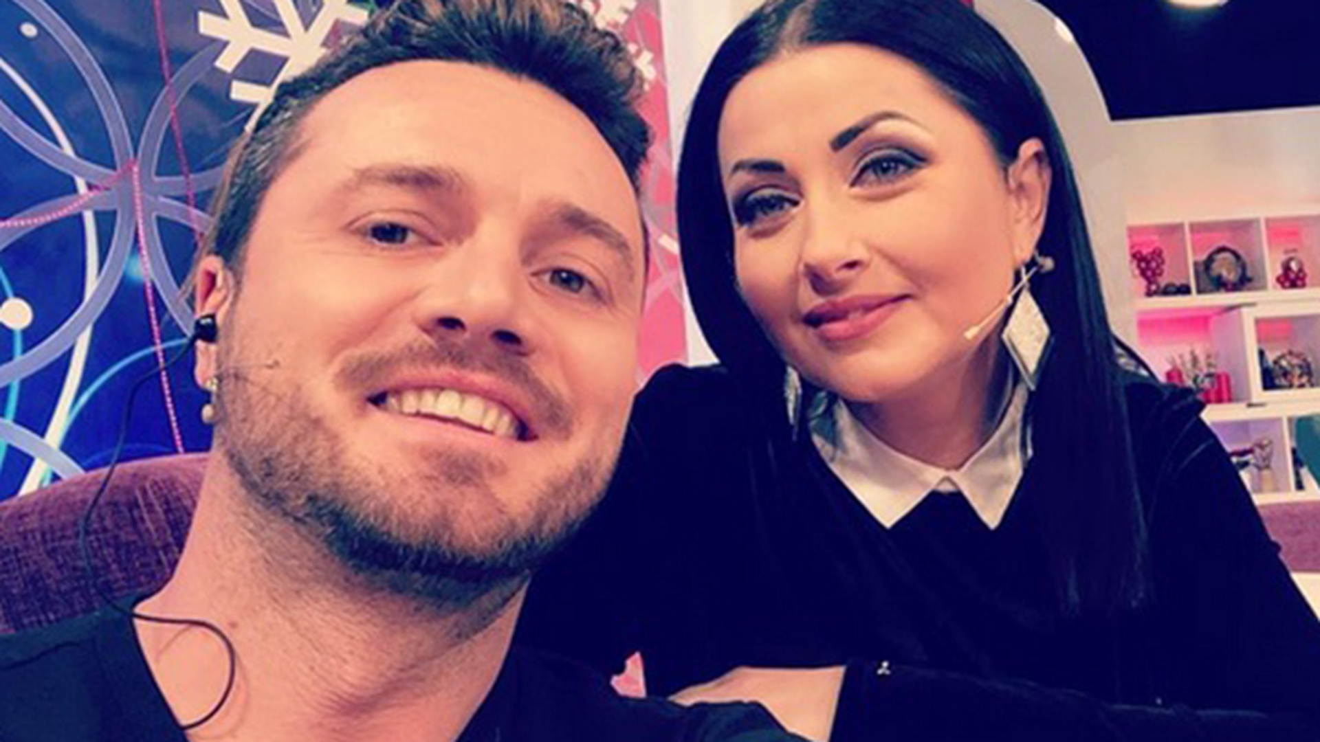 Gabriela Cristea ”munceşte” la un copil iar Tavi Clonda face pe ”vagabontul”