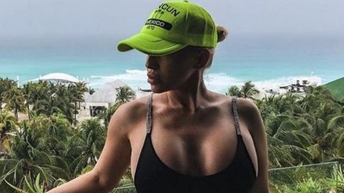 Anda Adam, desființată de fani după ce a pozat într-un costum de baie prea mic! ”Ar fi bine să ștergi această poză”