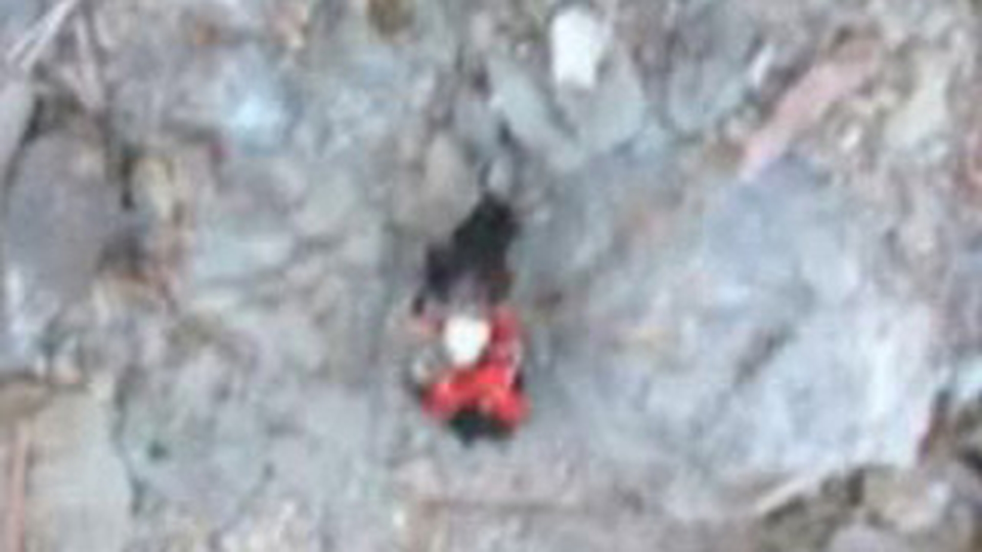 VIDEO Un turist a trecut printr-o experienta ca cea din filmul "127 de ore"!