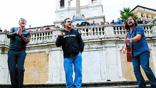 Russell Crowe, cantaret ambulant