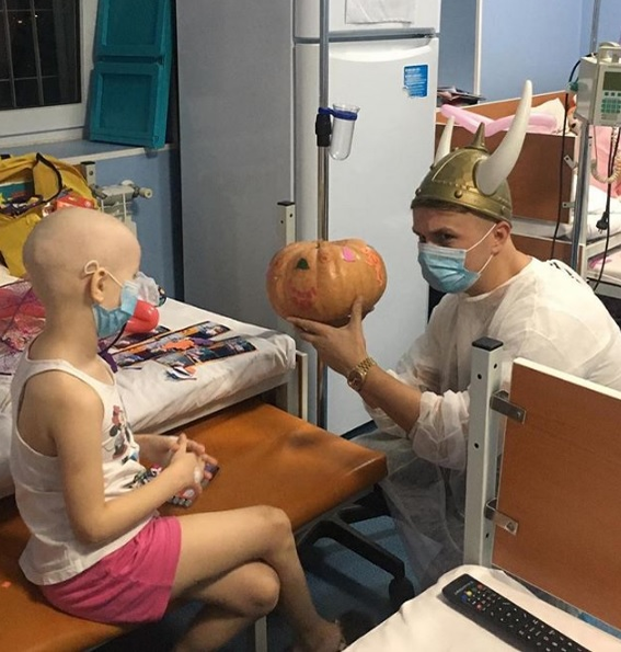 Un altfel de Halloween pentru Codin Maticiuc: ”Perfuzie cu dovleac…”