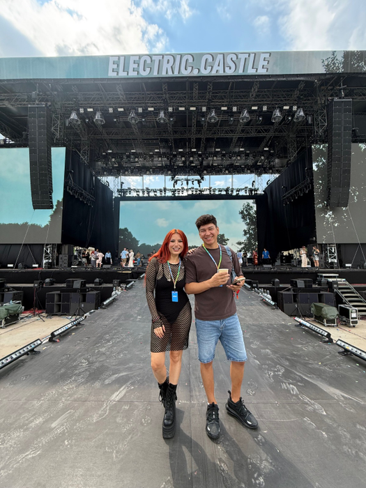 Elena Gheorghe, show de senzație la Electric Castle! Publicul a dansat și a cerut bis: “M-am bucurat enorm să văd publicul dansând în hore și cântând alături de noi”