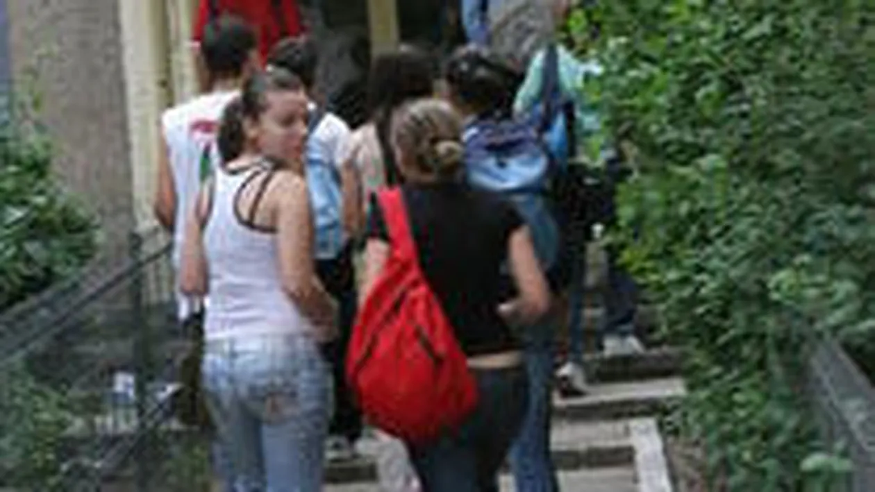 Iertati-ma ca v-am facut de ras!