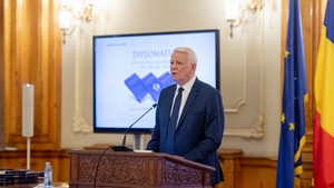 Teodor Meleșcanu, președintele Senatului, și-a lansat cartea: ”Diplomația - Politica externă a României 1992-1996; 2017-2019”
