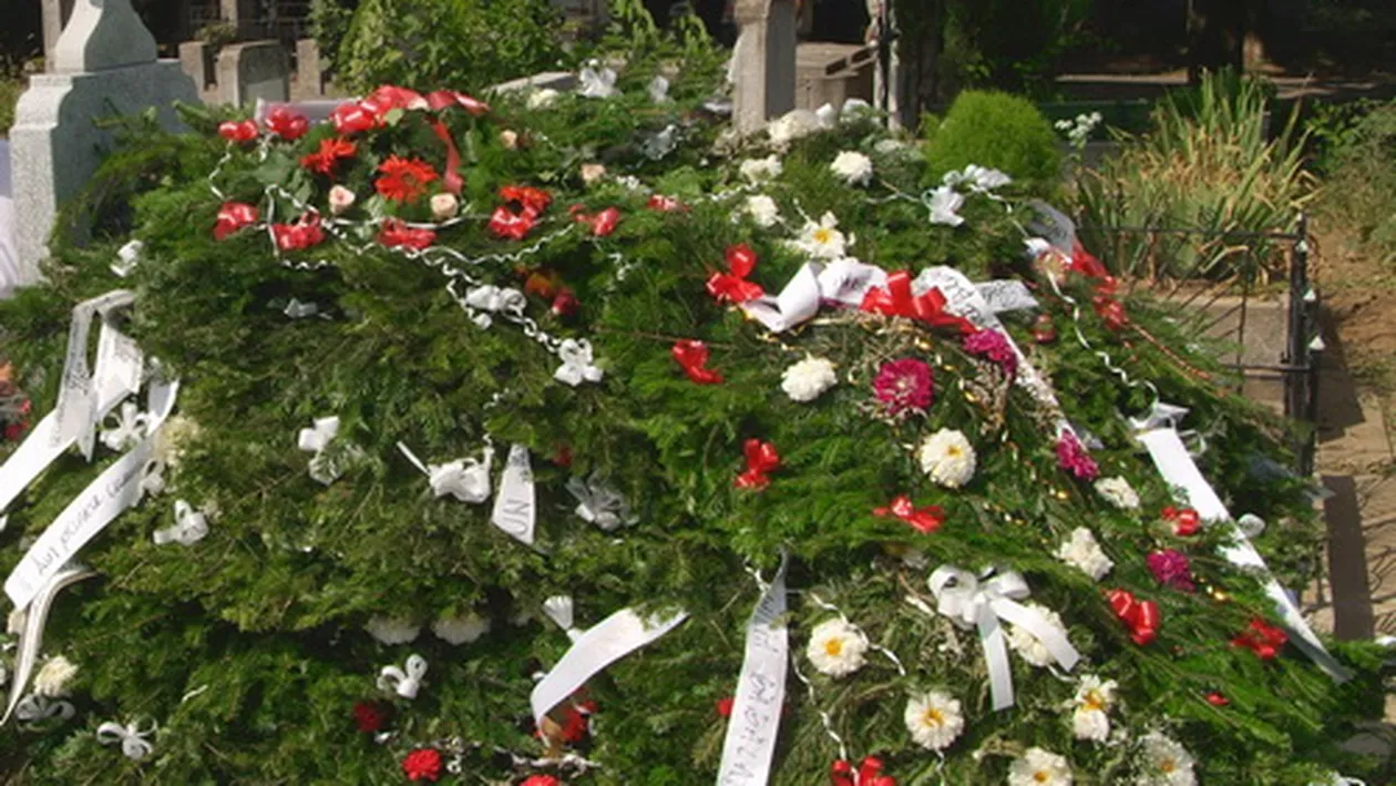 S-a dus vremea coroanelor cu flori la Lugoj! Preot: ”Le-am spus în biserică: plicul cu bani!”