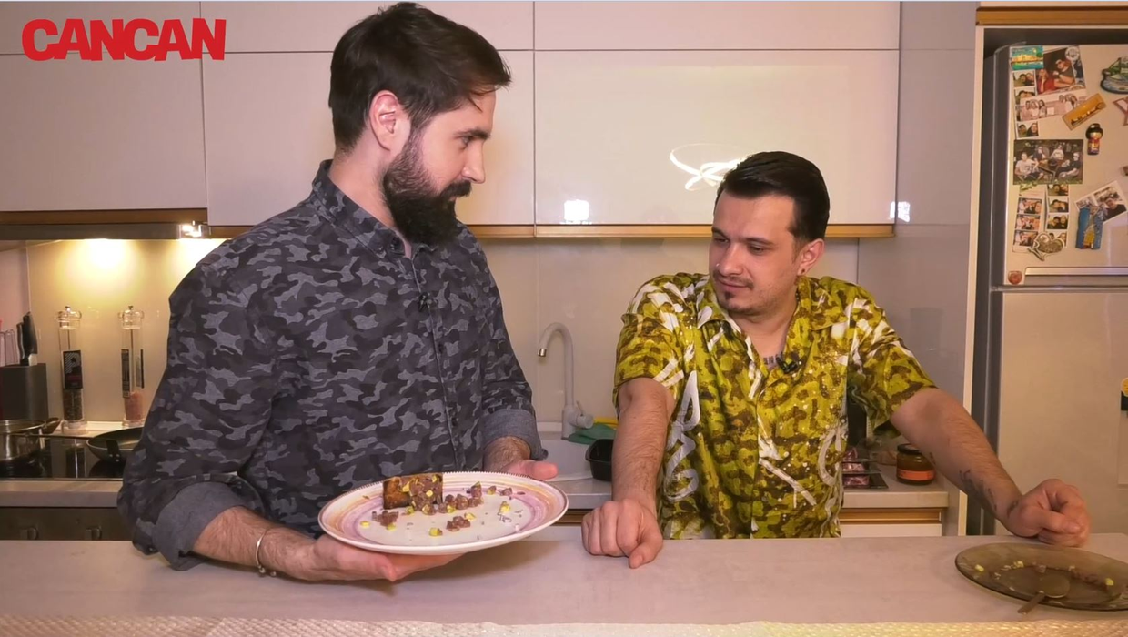 Arta pe burta goală nu prea pare să funcționeze, după cum o declară cheful cântăreț (Foto : CANCAN.RO)