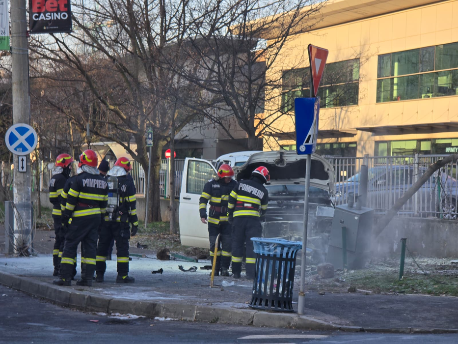 Grav accident de circulație în București! O femeie a fost lovită pe trotuar