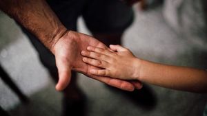 Poveste reală de groază! ”Ajutaţi-mă, mama mă bate dacă nu cerşesc”