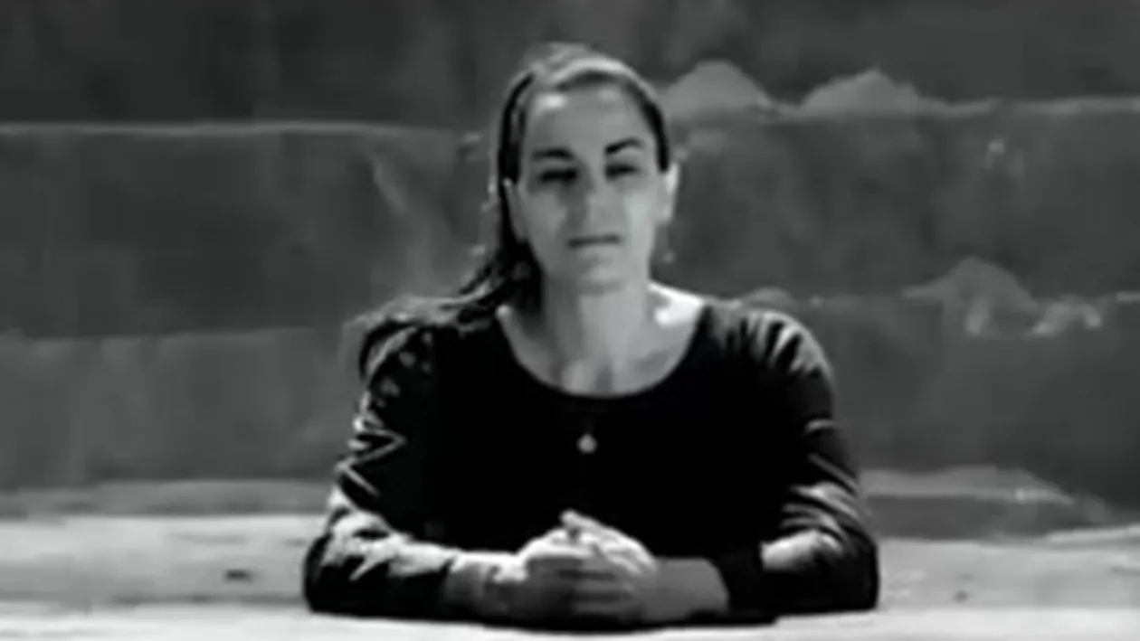 Maia Morgenstern, parodiata pe net! Vezi cum e criticata ca nu-i pasa decat de familia ei: Sunt Maia si joc rolul mamei lui Iisus intr-un alt decor