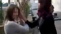 Bullying-ul în școlile din Craiova a ajuns la cote alarmante! Imagini șocante cu două eleve care se bat în plină stradă