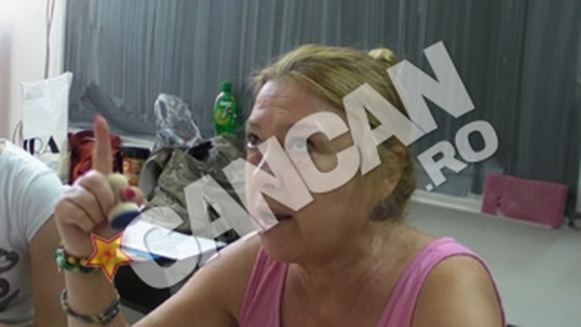 VIDEO Doi nevazatori, impreuna in cabina de vot in sectorul 3! Vezi declaratia halucinanta a presedintei comisiei!