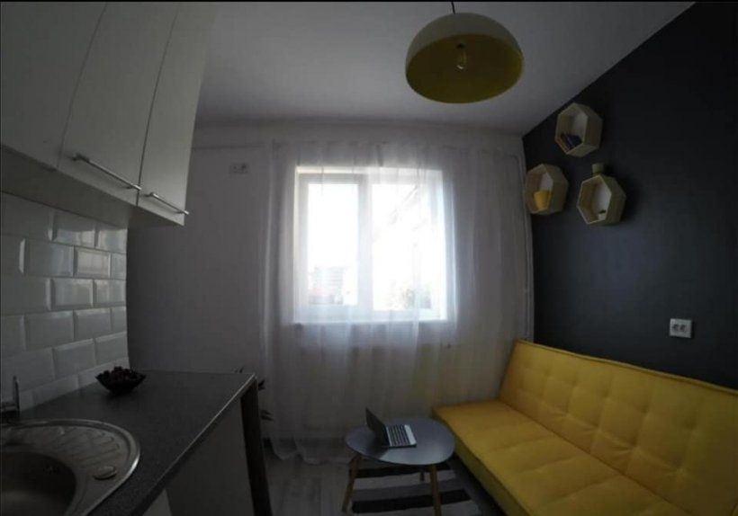 Garsoniera din Galați, „sora” garsonierei de 11 metri din Cluj. Cât cere proprietarul?