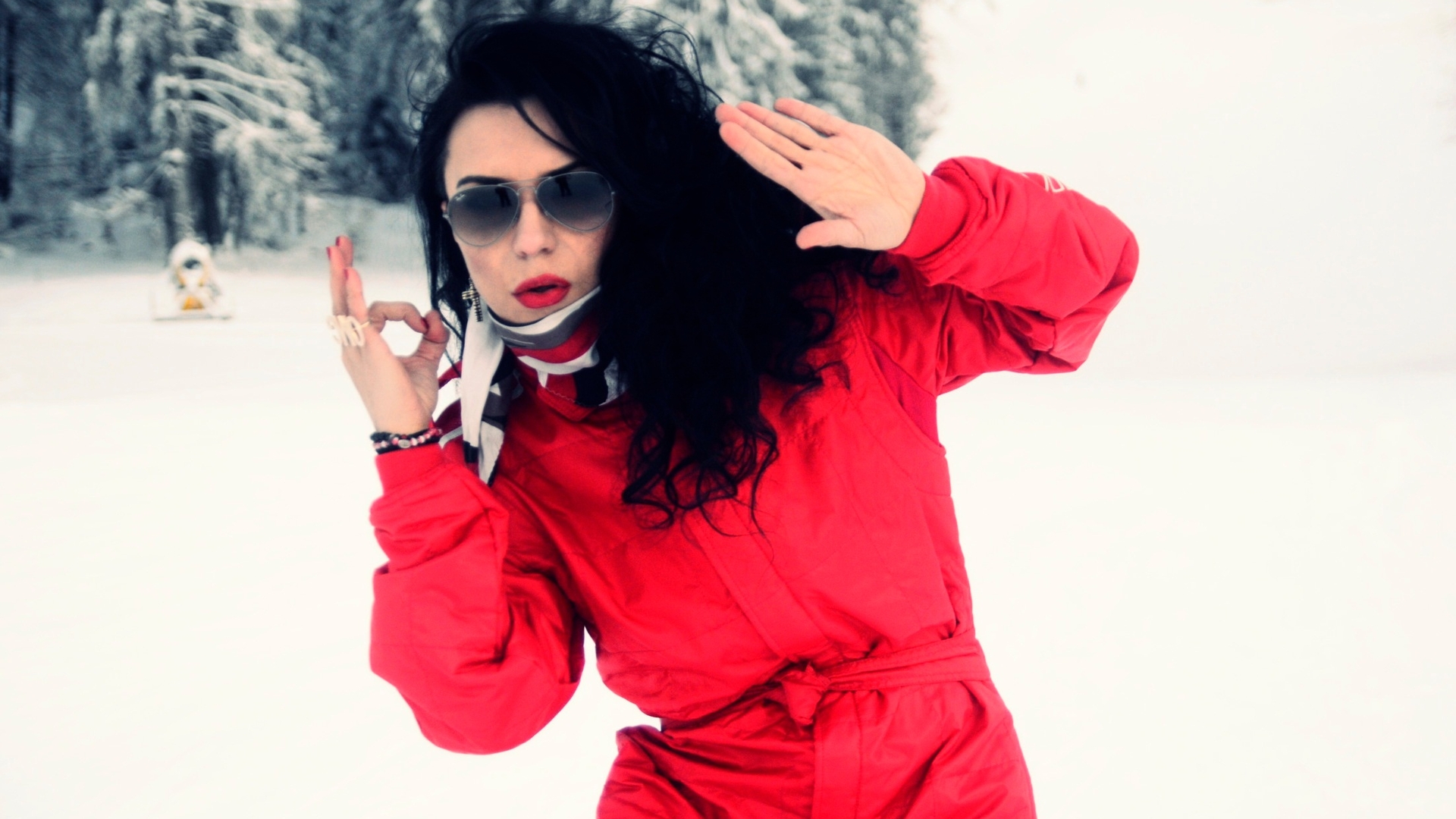 DJ Wanda se incalzeste cu palinca de Bihor pe partia de snowboard: "Dupa doua inghitituri te simti ca pe plaja la Miami"