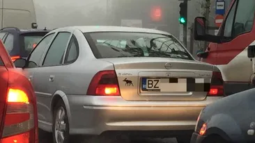 A strârnit hotote de râs în traficul din Bucureşti! Ce număr de înmatriculare are acest şofer din Buzău