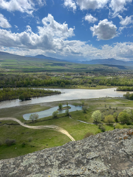 Check in | Cum a fost experiența la Uplistsikhe din Georgia. Cât am plătit pentru orașul rupestru asemănător cu Cappadoccia