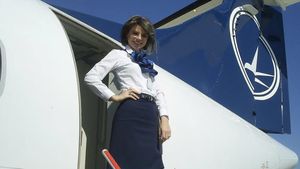 Lovitură de teatru! Stewardesa care a umilit-o pe Loredana Chivu a dat de pământ cu TAROM!