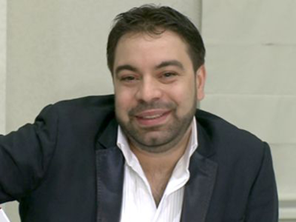 Prima apariţie a lui Florin Salam după ce s-a retras din muzică. Cu cine a fost surprins la o terasă