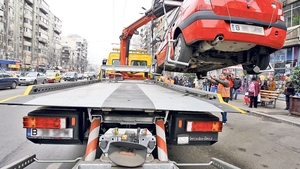 Aveți grijă unde vă parcați autoturismul! Legea privind ridicarea mașinilor parcate pe trotuare sau spații verzi a fost promulgată