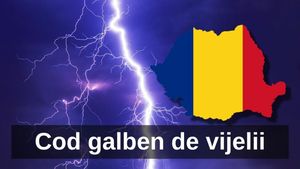 Meteorologii au modificat prognoza pentru acest weekend. Cod galben de ploi torențiale, grindină și vijelii