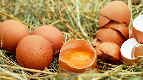 Atenție! Oua contaminate cu Salmonella în mai multe județe din România