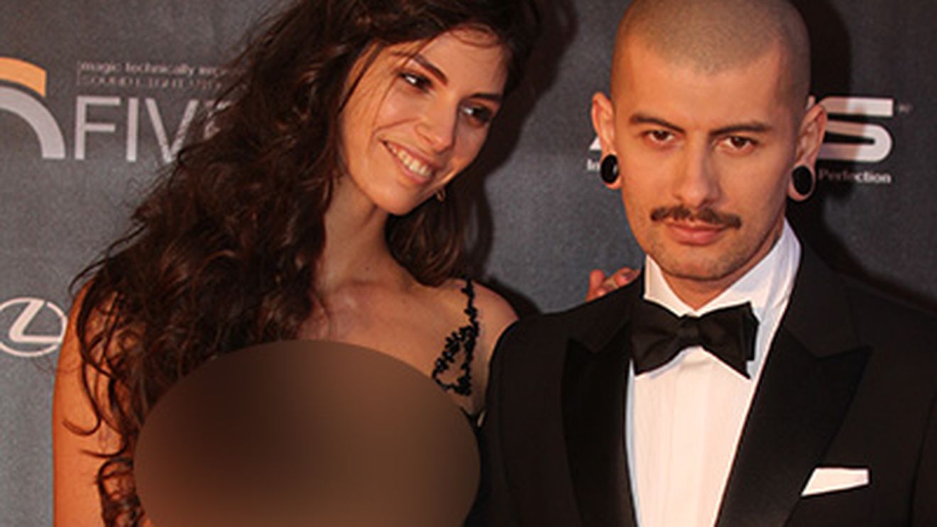 Pervers! Iubita lui Vali Barbulescu a defilat pe covorul rosu cu sfarcul la vedere si cu… cercelul in san!