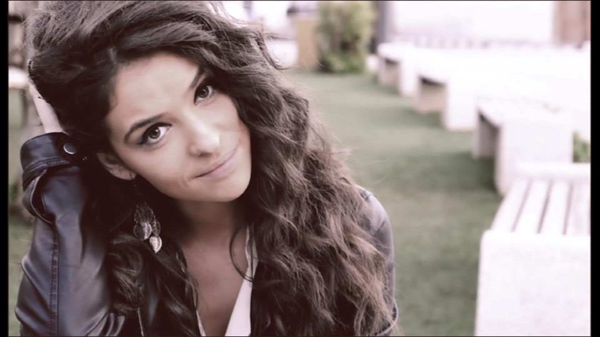 HOT!!! Mellina lanseaza videoclipul baladei "1ndragostit"! Vezi cat de bine arata artista!