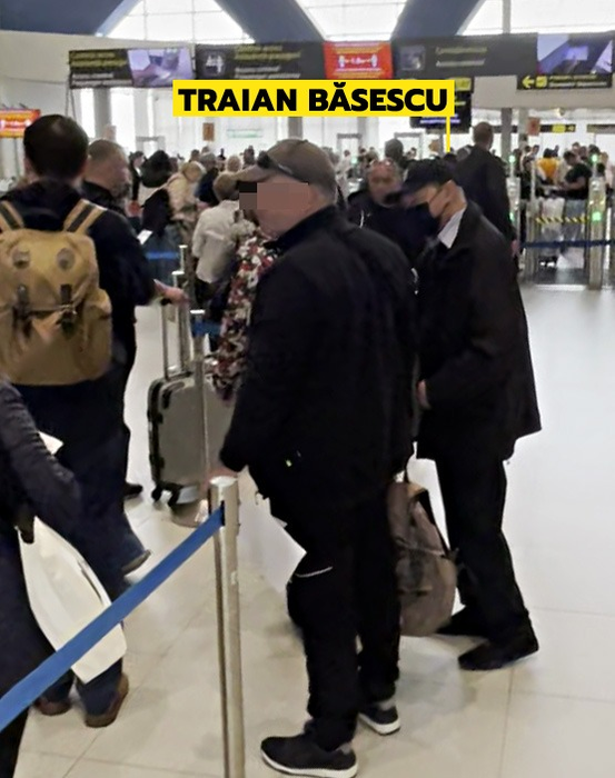 Traian Băsescu a apărut singur la terminalul Plecări al Aeroportului Henri Coandă (Foto: CANCAN.RO)