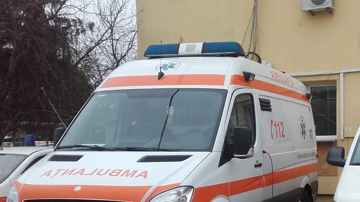 Două eleve şi mama uneia dintre ele, spulberate de o maşină pe marginea unui drum din județul Iași