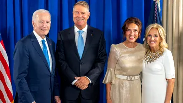 Klaus și Carmen Iohannis, apariție virală alături de Joe și Jill Biden. Accesoriul purtat de soția președintelui României a atras toate privirile