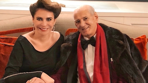 Cum arată bradul de Crăciun creat de Adina Buzatu și pictat de maestrul Gheorghe Zamfir