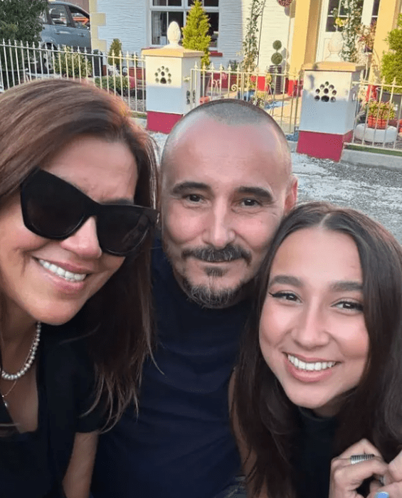 Fiica Mirelei Retegan, Maya, și tatăl ei, Cornel Sorian ex-Stigma. Sursa foto: Instagram