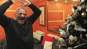 Nelson Mondialu şi-a împodobit bradul cu o avere. În fiecare an, zboară hârtiile de-o sută!