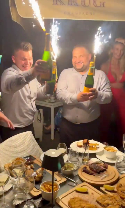 Renert Gad a sărbătorit cu șampanie achitarea
