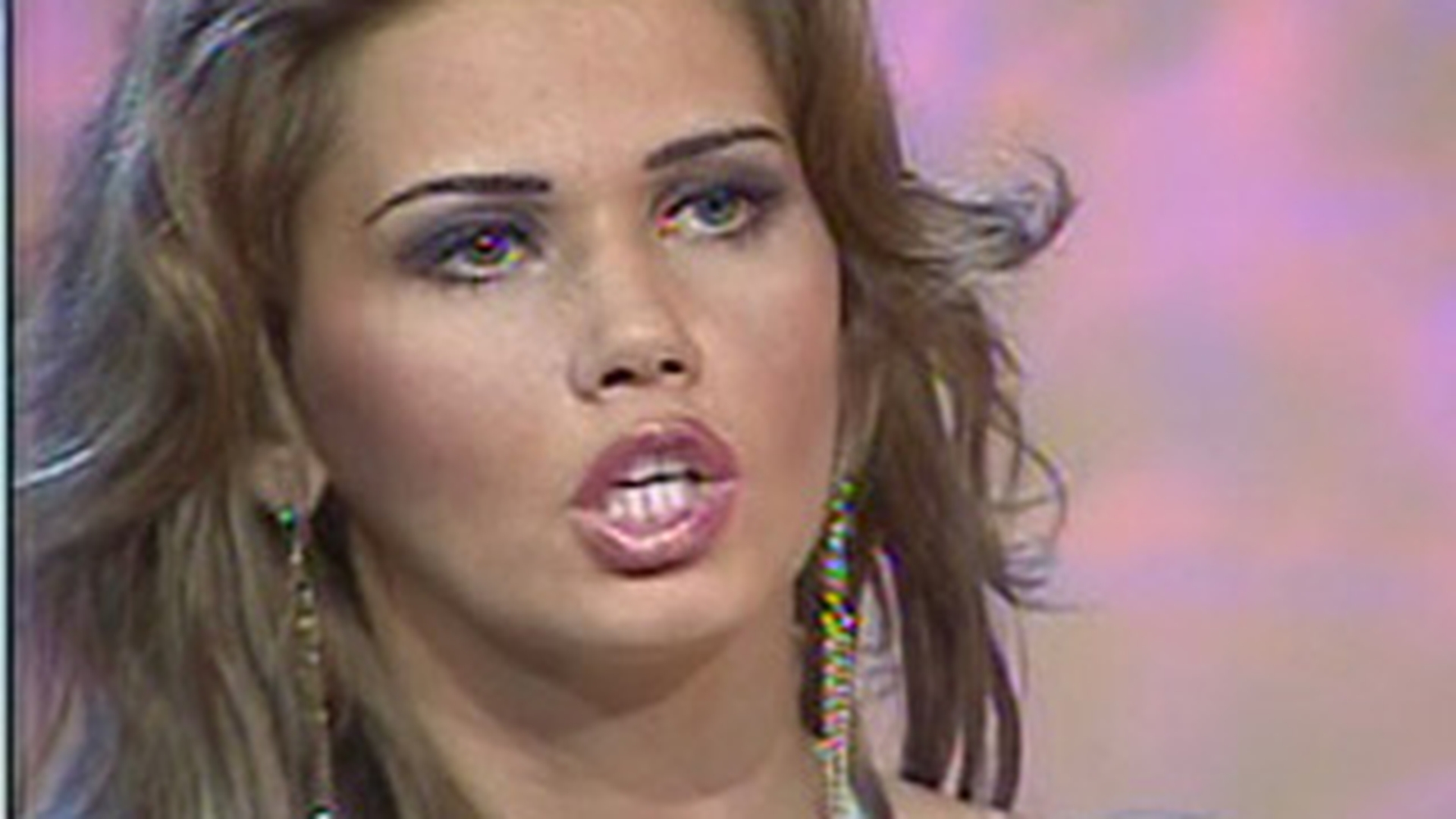 O mai tineti minte pe Oana Zavoranu blonda? Credeti ca ii sta mai bine bruneta?