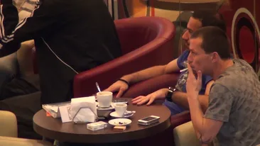 Acesta este unul dintre motivele pentru care Galchev nu mai este dorit in Stefan cel Mare! Fumeaza ca un “sarpe” in baruri!