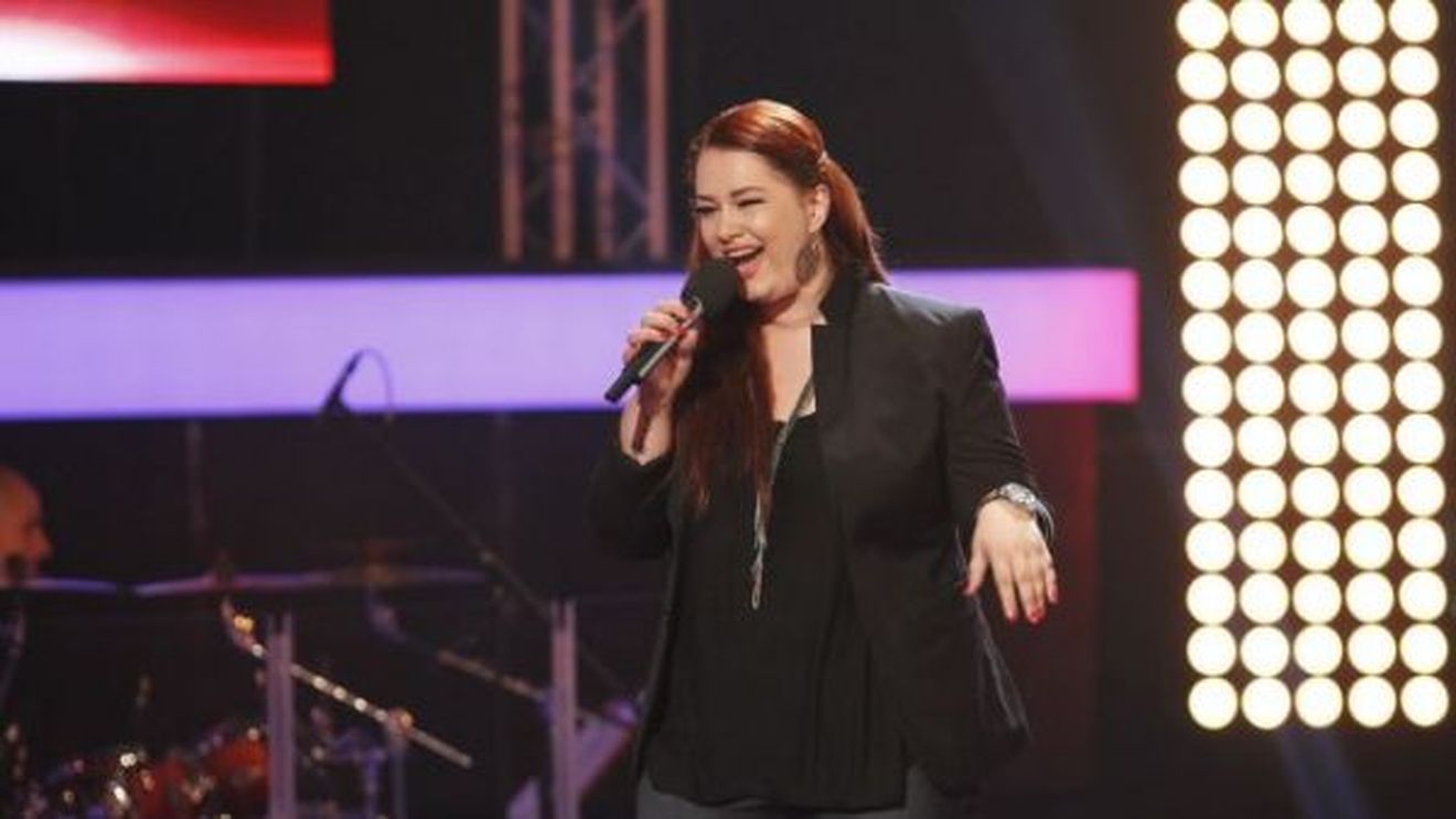 Schimbare incredibila de look! Ce-au facut o vopsea de par si un machiaj profesionist din Fely Donose de la "Vocea Romaniei"!