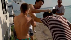 Max Dragomir i-a spart un OU in cap lui Nea Marin! Cum a reactionat acesta! Imagini incredibil... de amuzante
