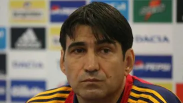Nimic din ce urmeaza sa vezi nu a fost transmis la TV! Victor Piturca, negru de furie. Era sa-si smulga hainele de pe el la meci!