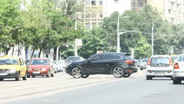 Mai are doar cateva zile pana se imbraca-n ginerica, dar el o arde la papuci! Cum l-au filmat paparazzii pe Pepe in Capitala!