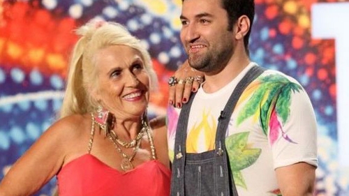ŞOCANT! O fostă concurentă de la „Românii au talent“ a fost la un pas de moarte după ce soţul i-a tăiat gâtul c-un ciob de gresie