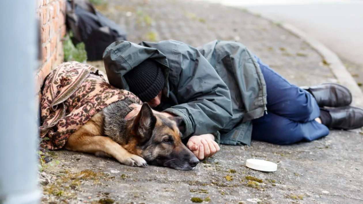 Un bărbat, umilit și lăsat în frig de Primăria Cluj-Napoca. Povestea acestuia este emoţionantă!