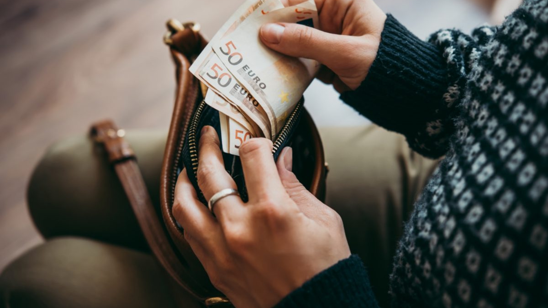 Curs valutar 10 mai 2021: Cât valorează un euro și un dolar