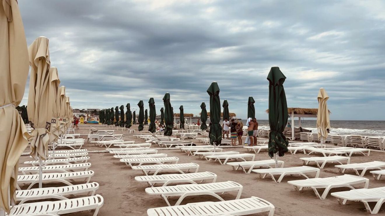 Cum sunt păcăliți turiștii în România. Metoda "șezlongul" a stârnit un val de furie și nemulțumire din partea oamenilor