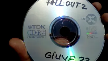 Țara arde, CD-ul se scrie: cum vâna statul pirații de jocuri în 2004 (și cum românul tot s-a descurcat)