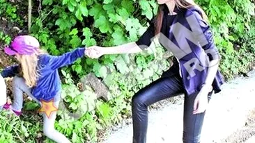 Monica nu o poate lua inca pe Irina! Judecatorii au decis ca micuta sa ramana la Irinel