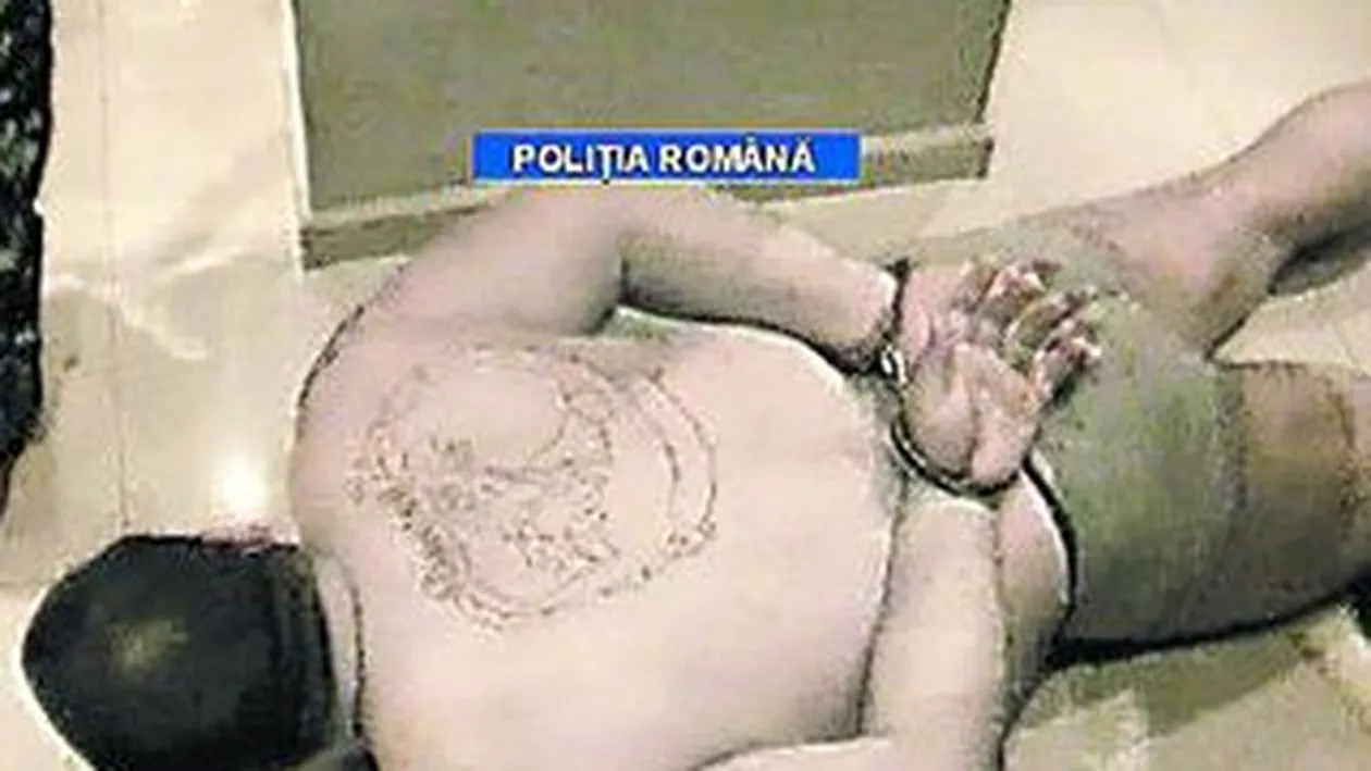 Descinderi in forta la Prahova! Arsenal de razboi in casele romilor