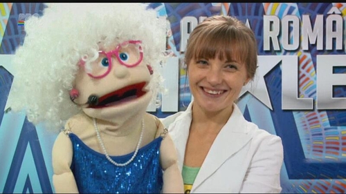 O tipă ventriloc a făcut show maxim la "Românii au talent"! Bartoş i-a sărutat bunica pe gură! Vezi ce s-a întâmplat!