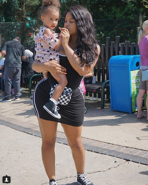 Lateysha Grace, într-un costum de baie minuscul care îi sugrumă zona intimă! Pozele pe care vedeta TV le vrea ștearse definitiv